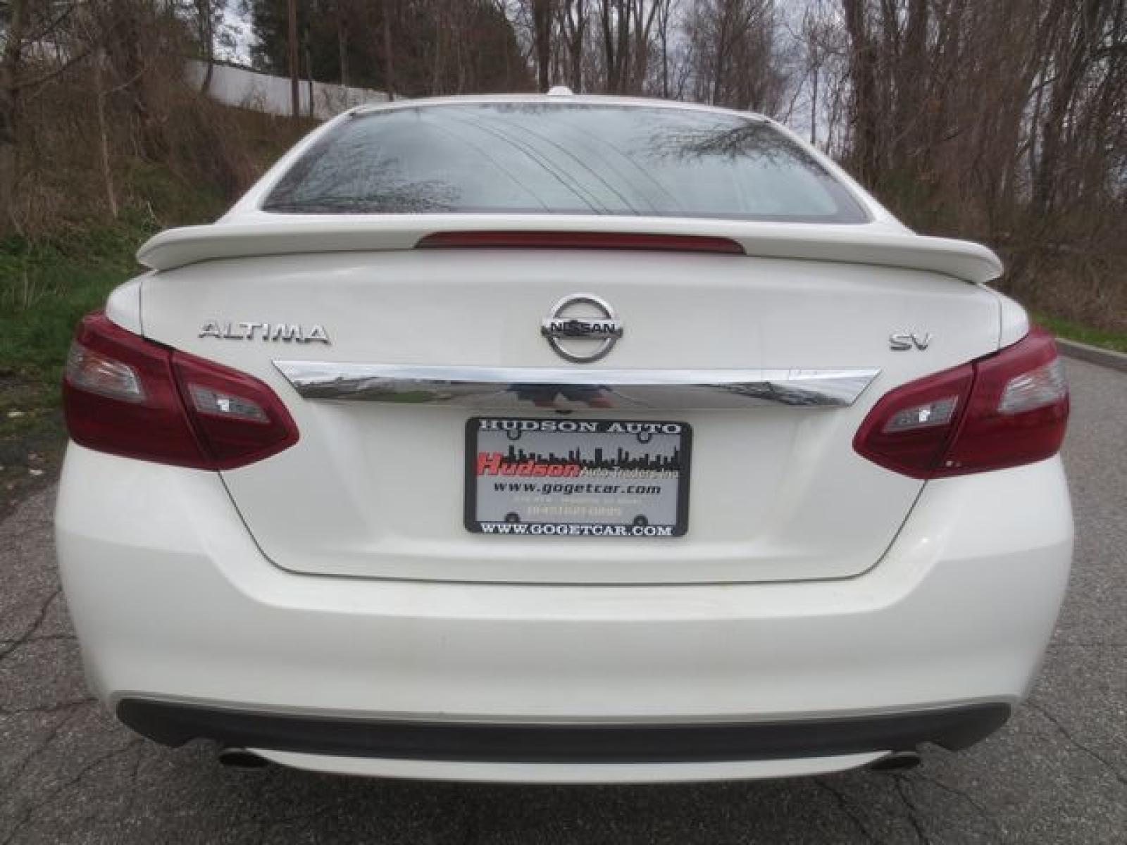 2018 White /Black Nissan Altima 2.5 (1N4AL3AP5JC) with an 2.5L L4 DOHC 16V engine, CVT transmission, located at 270 US Route 6, Mahopac, NY, 10541, (845) 621-0895, 41.349022, -73.755280 - Photo #5